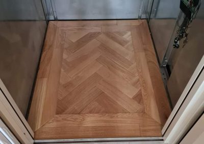 POSA PARQUET IN ASCENSORE